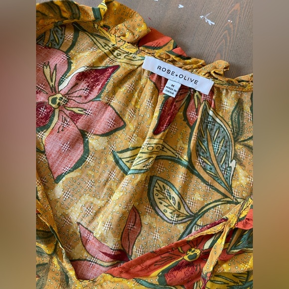 Rose & Olive Floral Yellow Top Size Medium - Picture 6 of 7